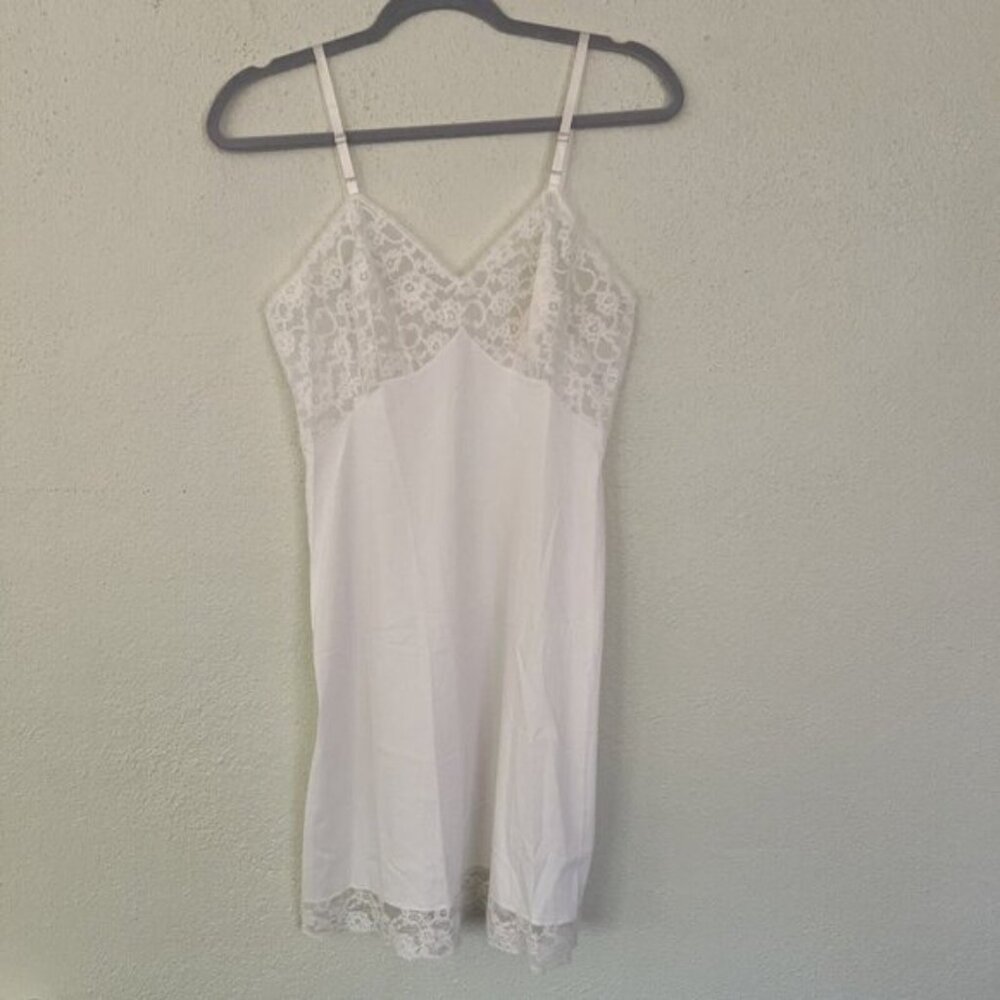 Vintage Vanity Yellow Nylon & Scalloped Lace Slip‎ Dress Size 32 Bust/Small USA